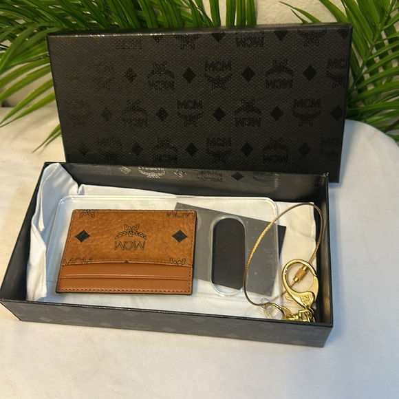 💯 Authentic MCM Brown Visetos Card Case, New With Tags   Unique and Rare item. - Picture 9 of 13